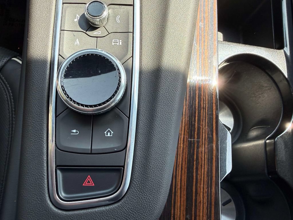 Used 2023 Cadillac Escalade Premium Luxury AWD/4WD image 26