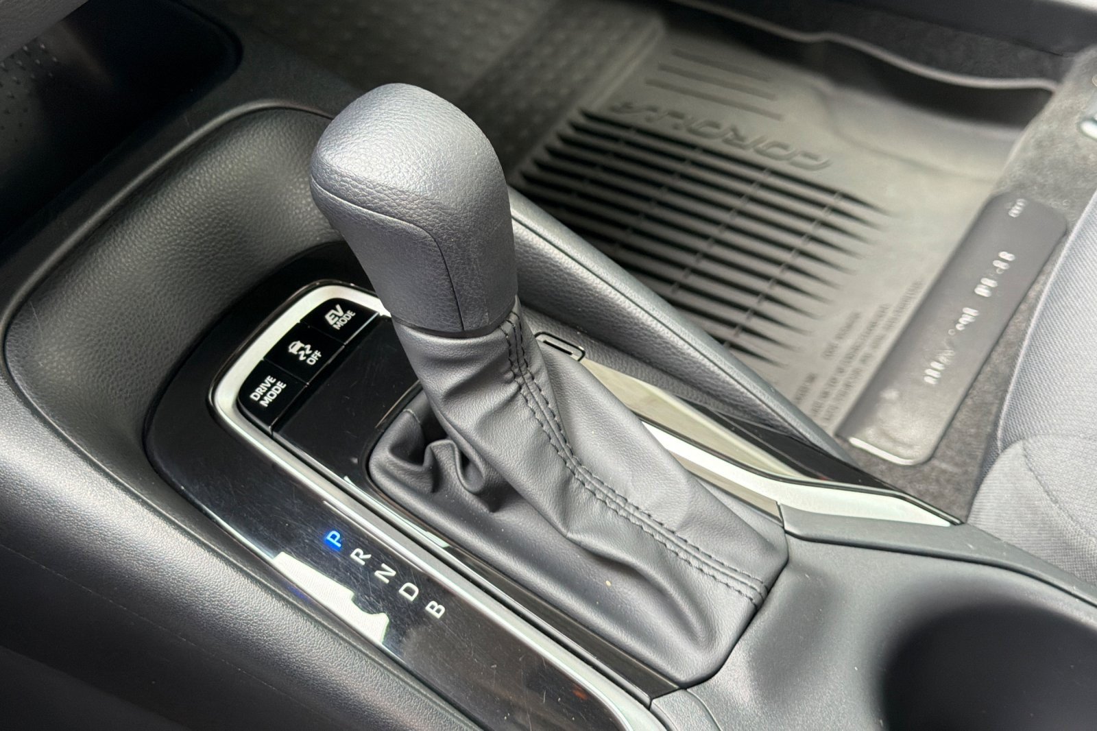 Used 2025 Toyota Corolla LE FWD image 19