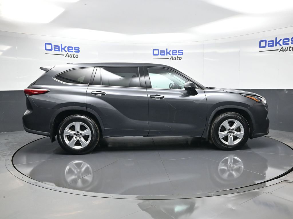 Used 2020 Toyota Highlander LE image 9