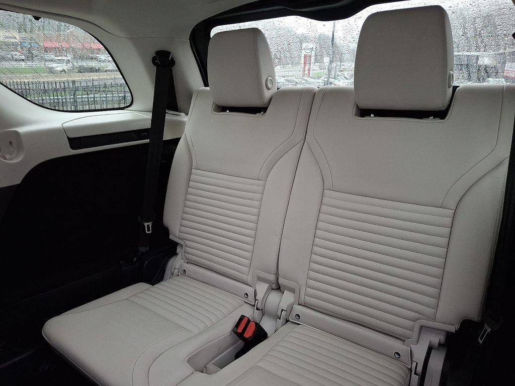 Used 2025 Land Rover Discovery S AWD/4WD image 14
