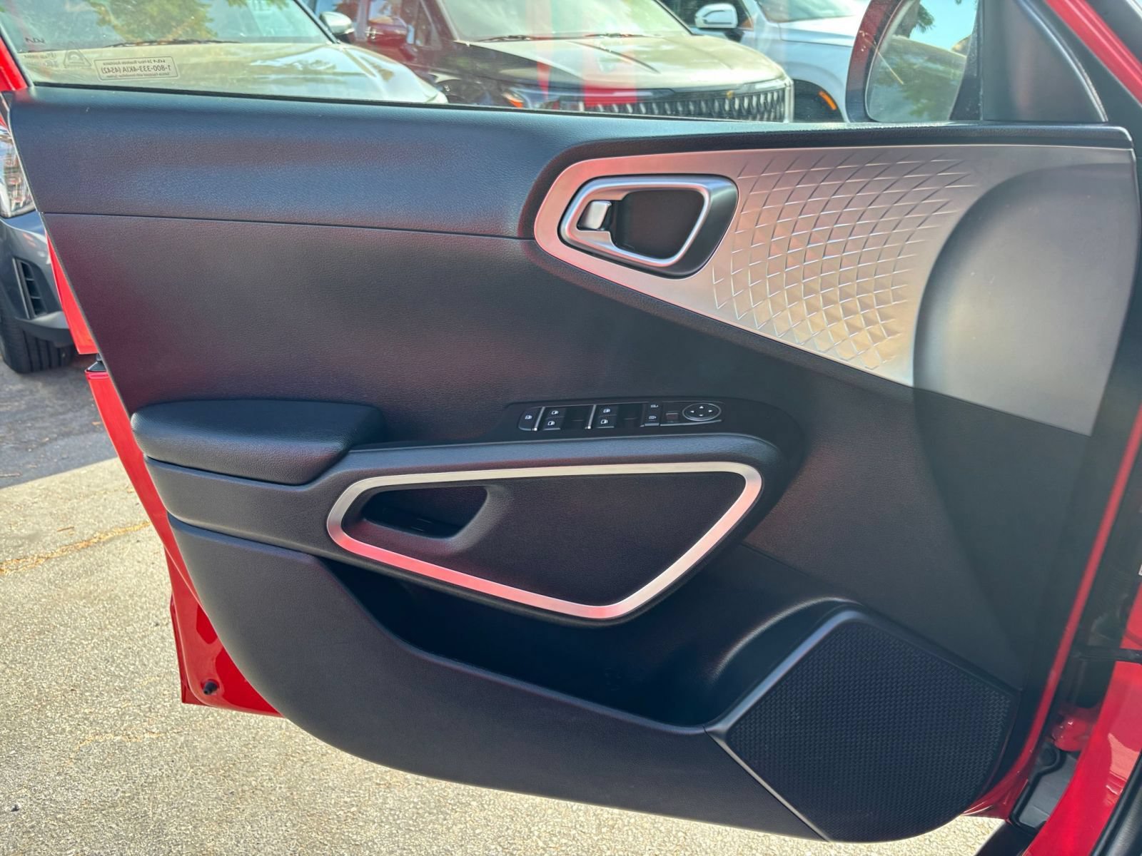 Used 2025 Kia Soul LX w/ LX Technology Package FWD image 15