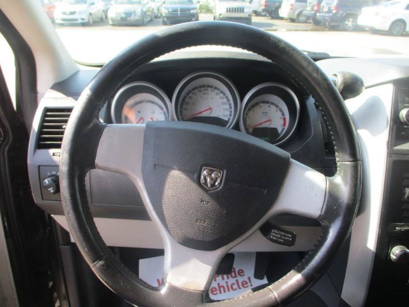 Used 2008 Dodge Grand Caravan SXT w/ Family Value Group FWD image 12