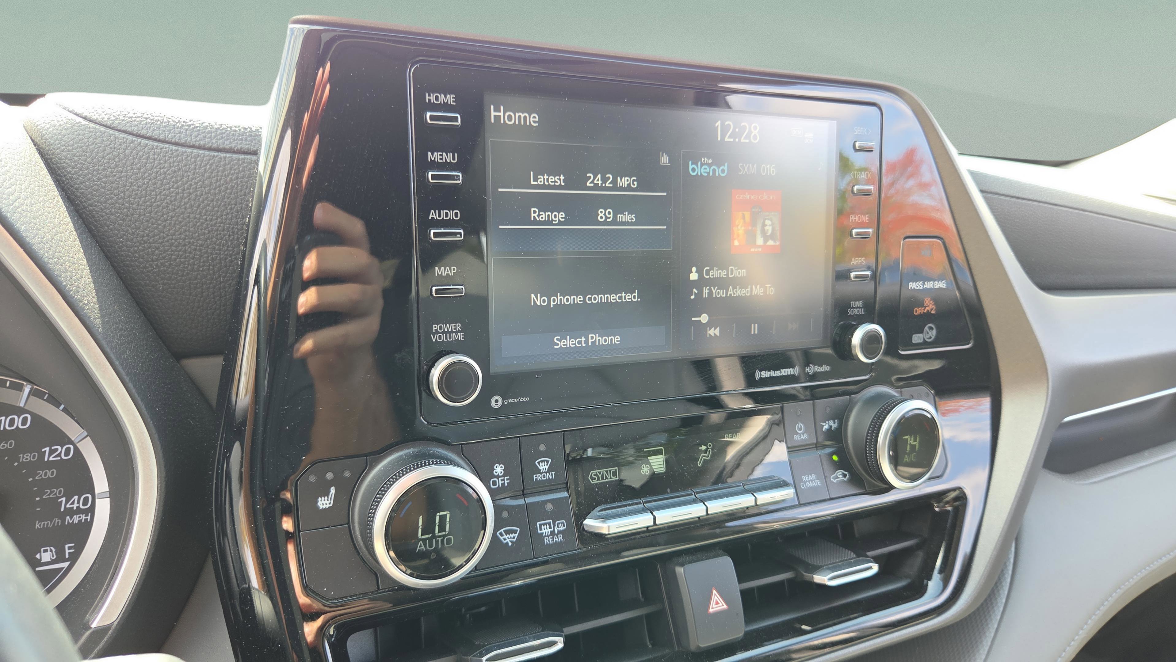 Used 2020 Toyota Highlander XLE image 23