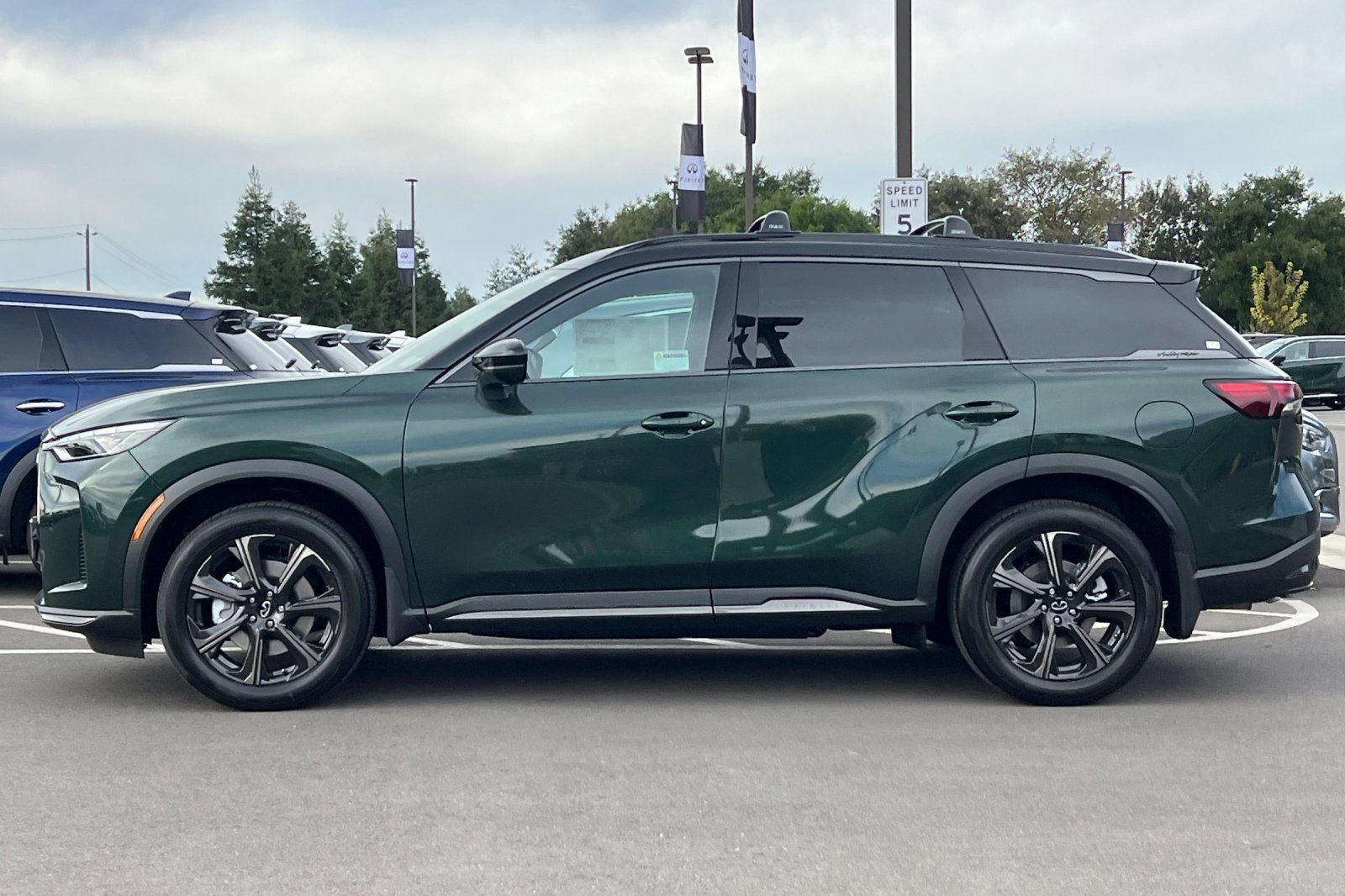 New 2026 INFINITI QX60 Autograph w/ Dark Cargo Package AWD/4WD image 2