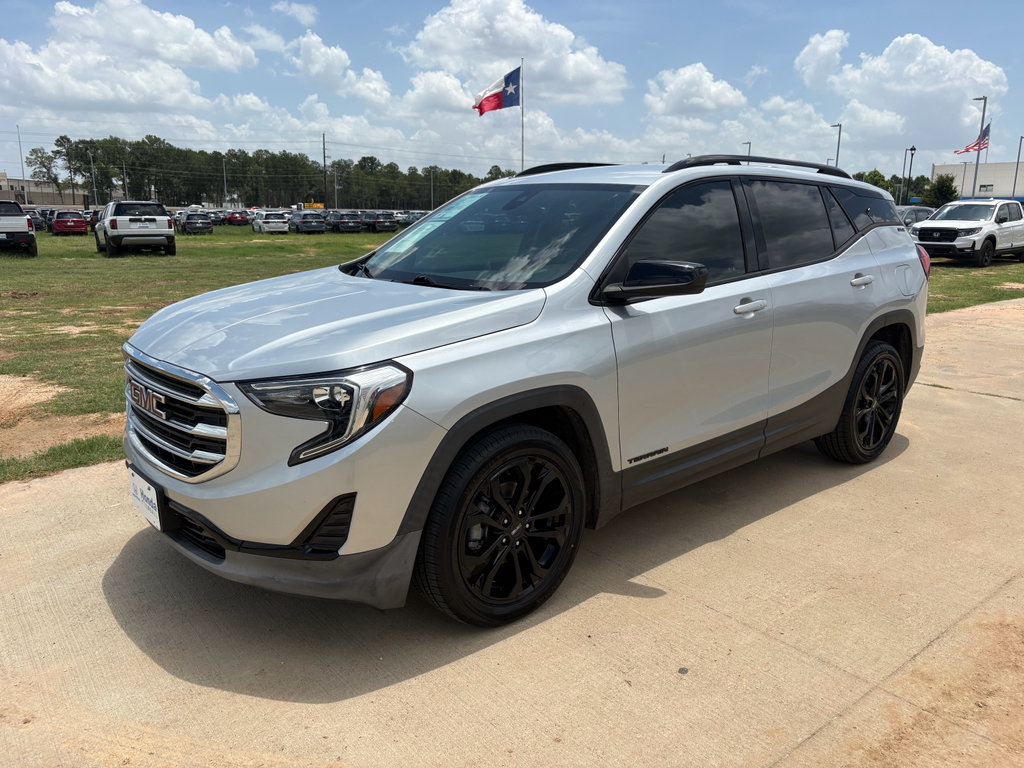 Used 2021 GMC Terrain SLE w/ Driver Convenience Package FWD image 4