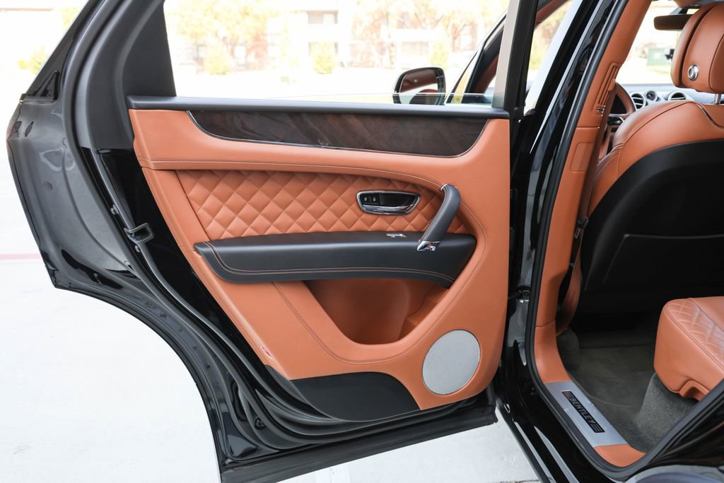 Used 2019 Bentley Bentayga AWD/4WD image 28