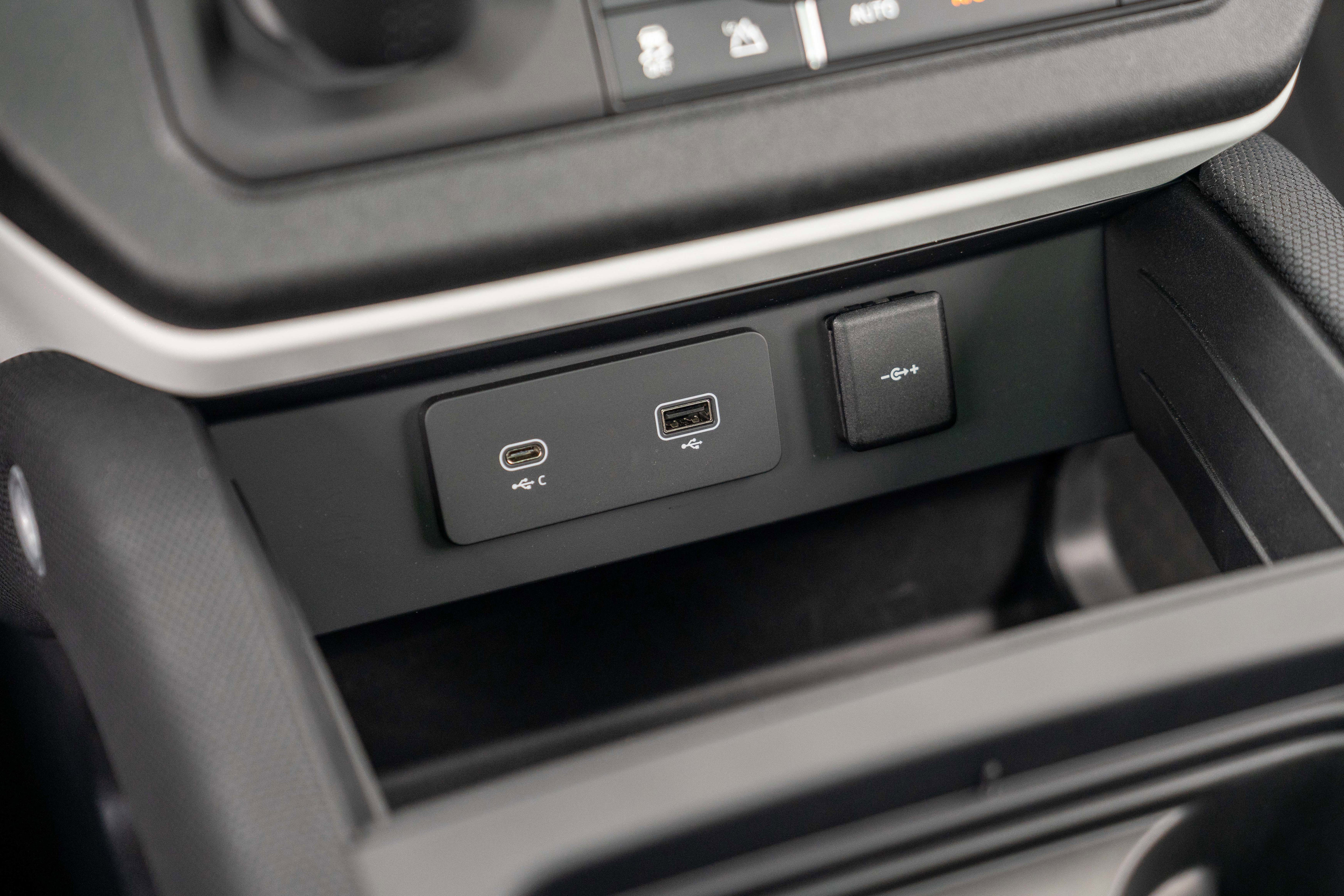 Used 2022 Land Rover Defender 90 X-Dynamic S image 26