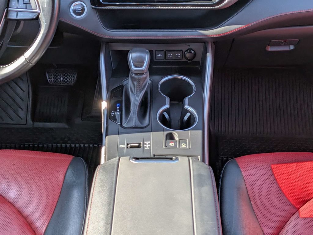 Used 2021 Toyota Highlander XSE FWD image 18