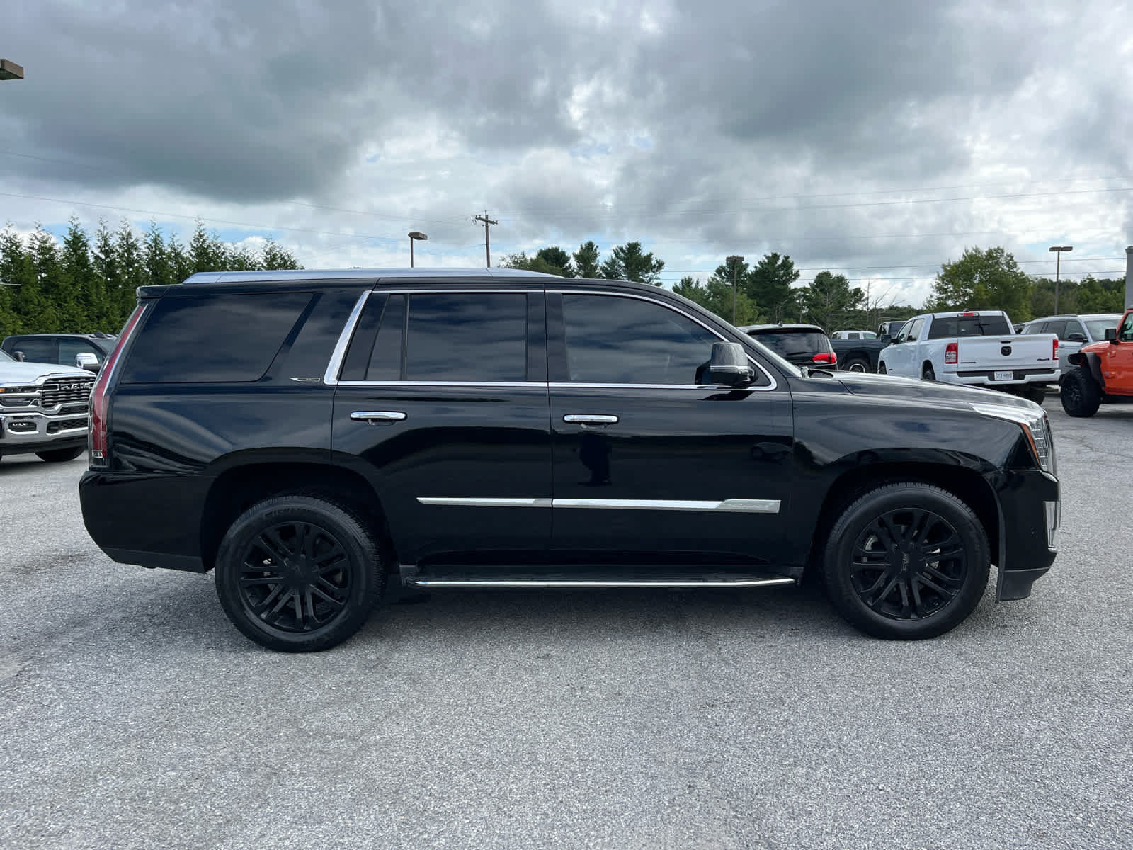 Used 2018 Cadillac Escalade 4WD image 2