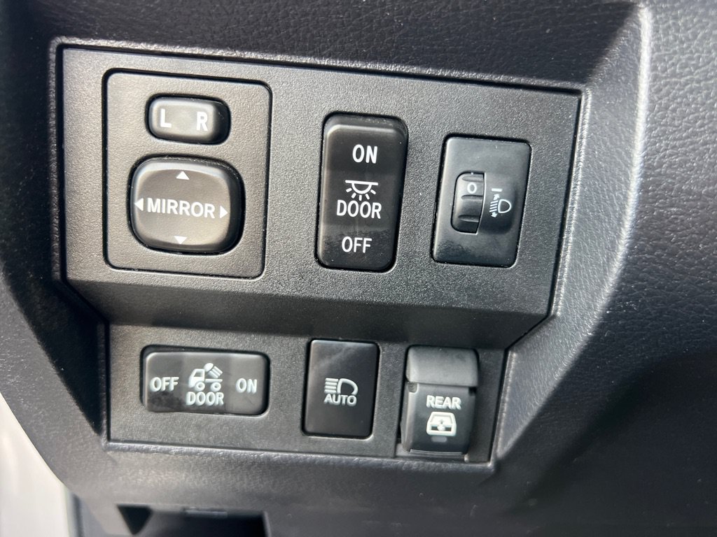 Used 2020 Toyota Tundra SR5 w/ SR5 Leather Package AWD/4WD image 29
