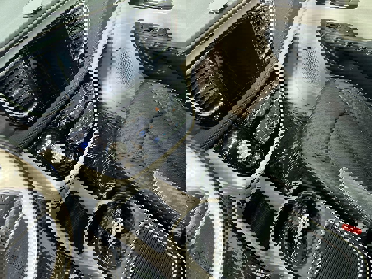 Used 2018 Chrysler Pacifica Limited image 23