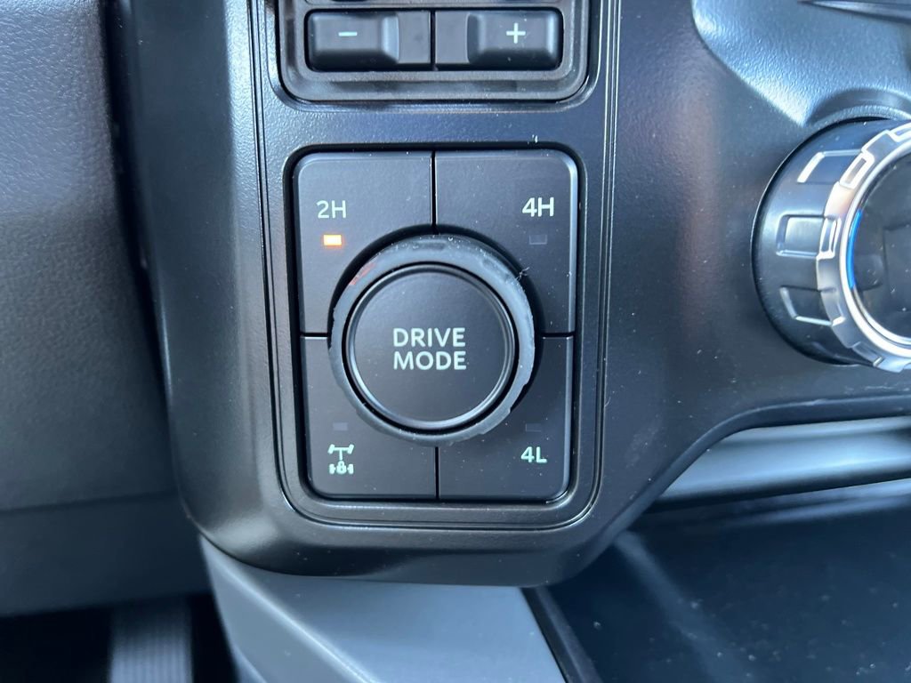 New 2026 Ford F350 Lariat w/ Black Appearance Package image 31