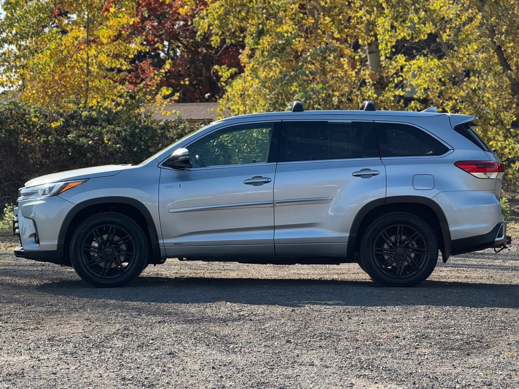 Used 2017 Toyota Highlander Limited Platinum AWD/4WD image 4