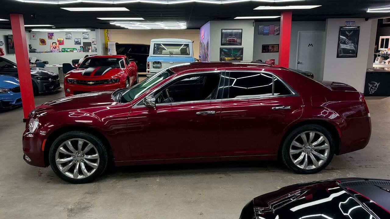 Used 2018 Chrysler 300 Limited RWD image 8