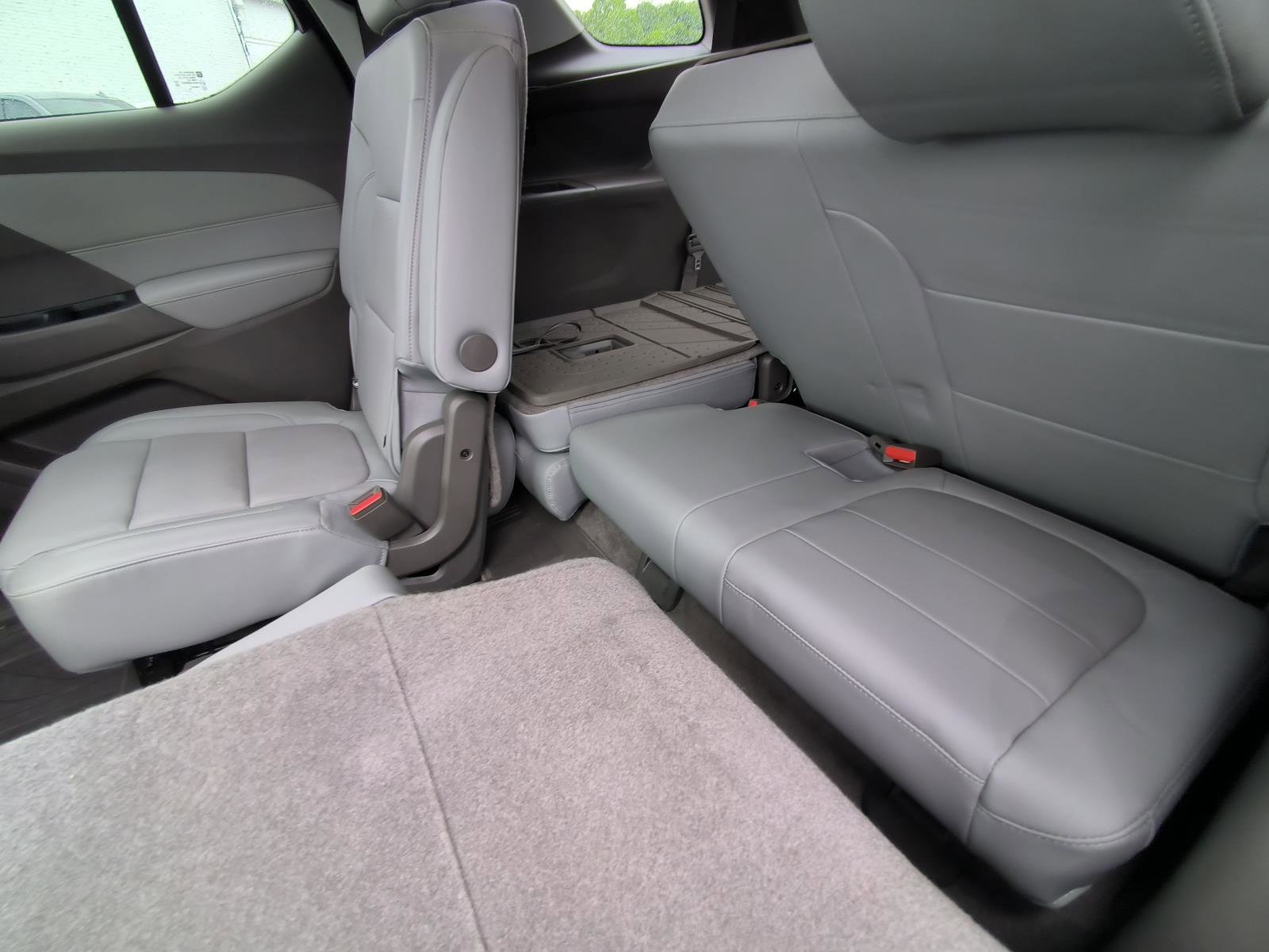Used 2021 Chevrolet Traverse Premier FWD image 18