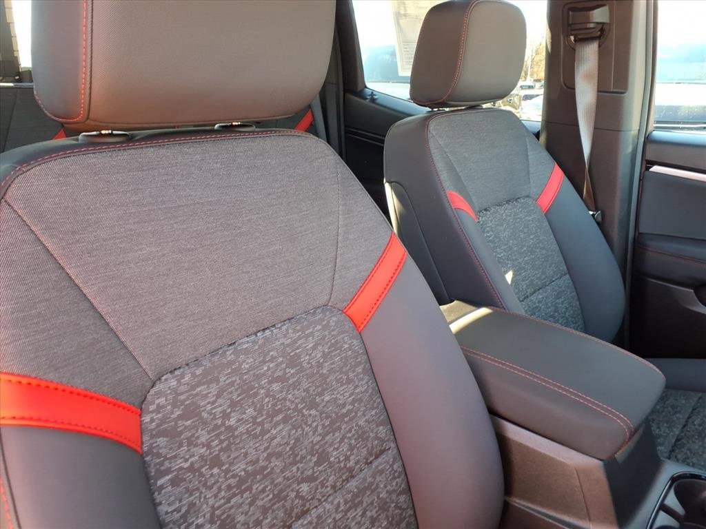 Used 2025 Chevrolet Colorado Z71 w/ Technology Package image 21