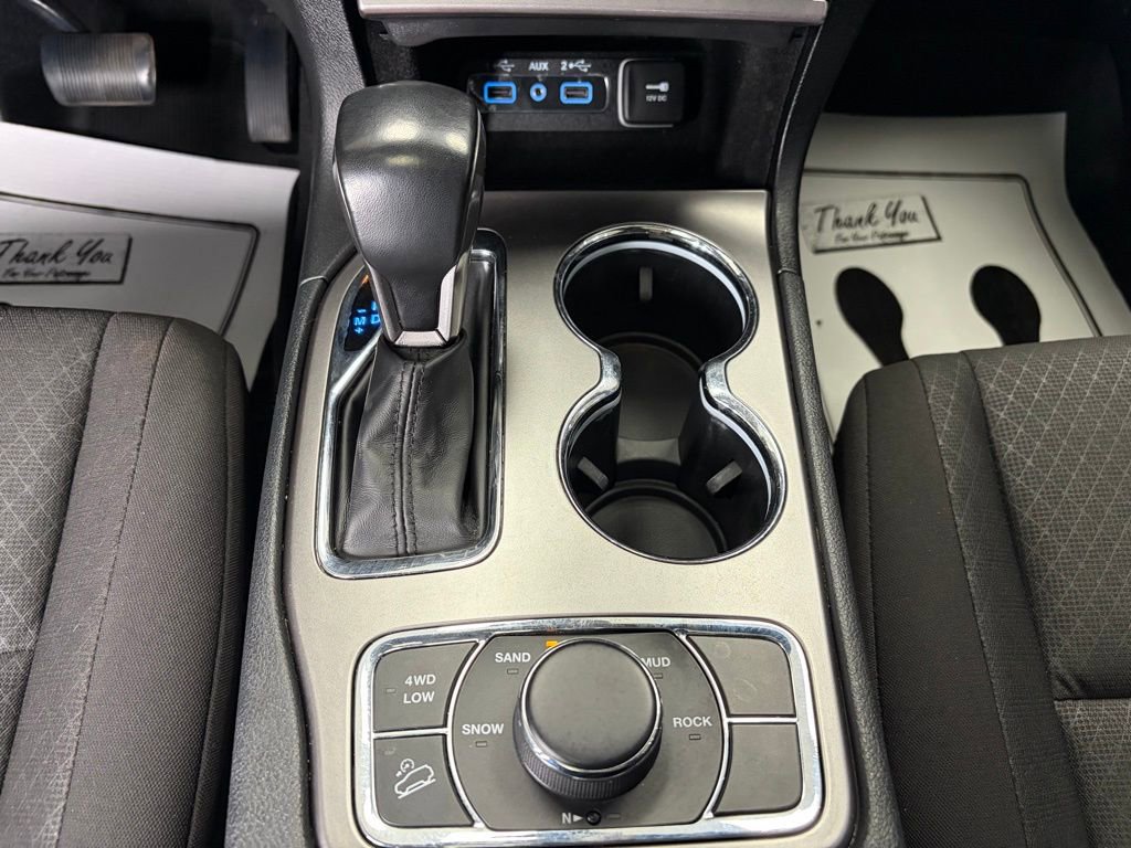 Used 2020 Jeep Grand Cherokee Laredo AWD/4WD image 11