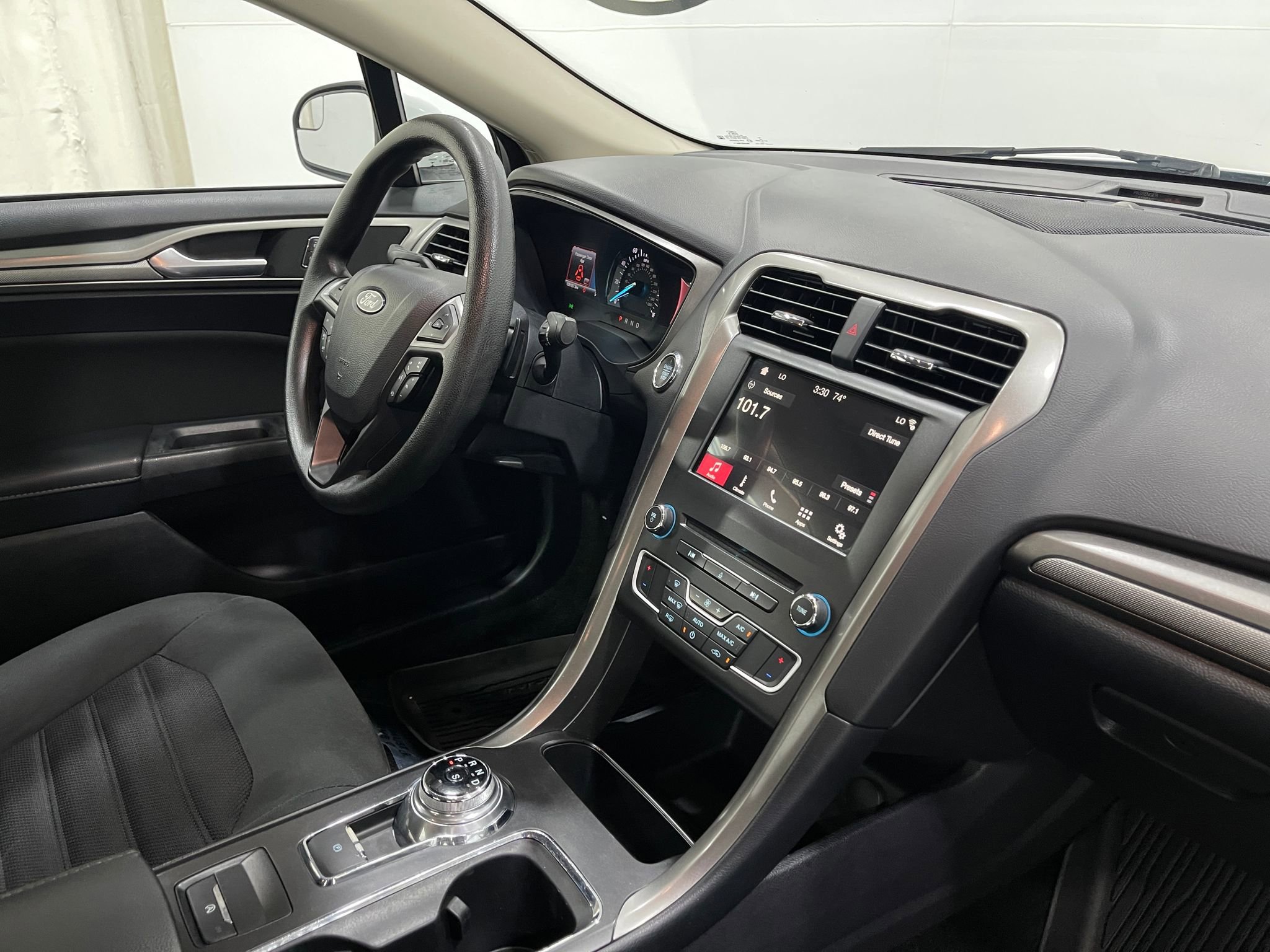 Used 2018 Ford Fusion SE w/ Fusion SE Technology Package image 18