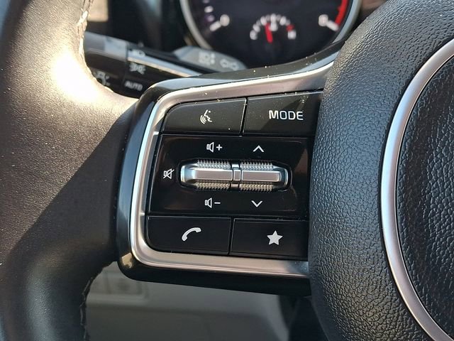 Used 2024 Kia Carnival EX image 20