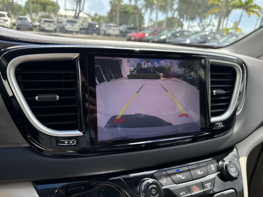 Used 2024 Chrysler Pacifica Touring-L FWD image 49