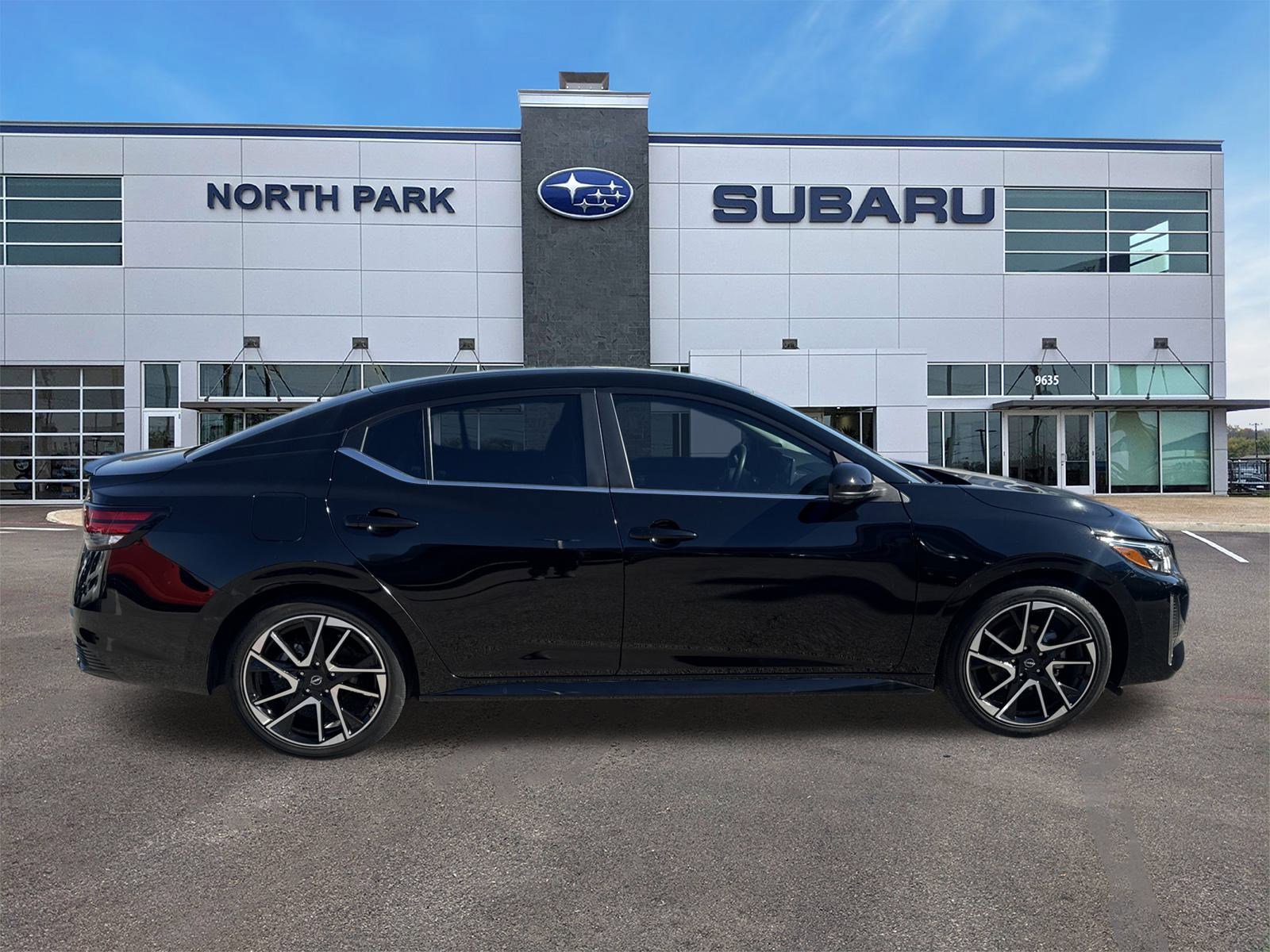 Used 2024 Nissan Sentra SR w/ SR Premium Package image 2