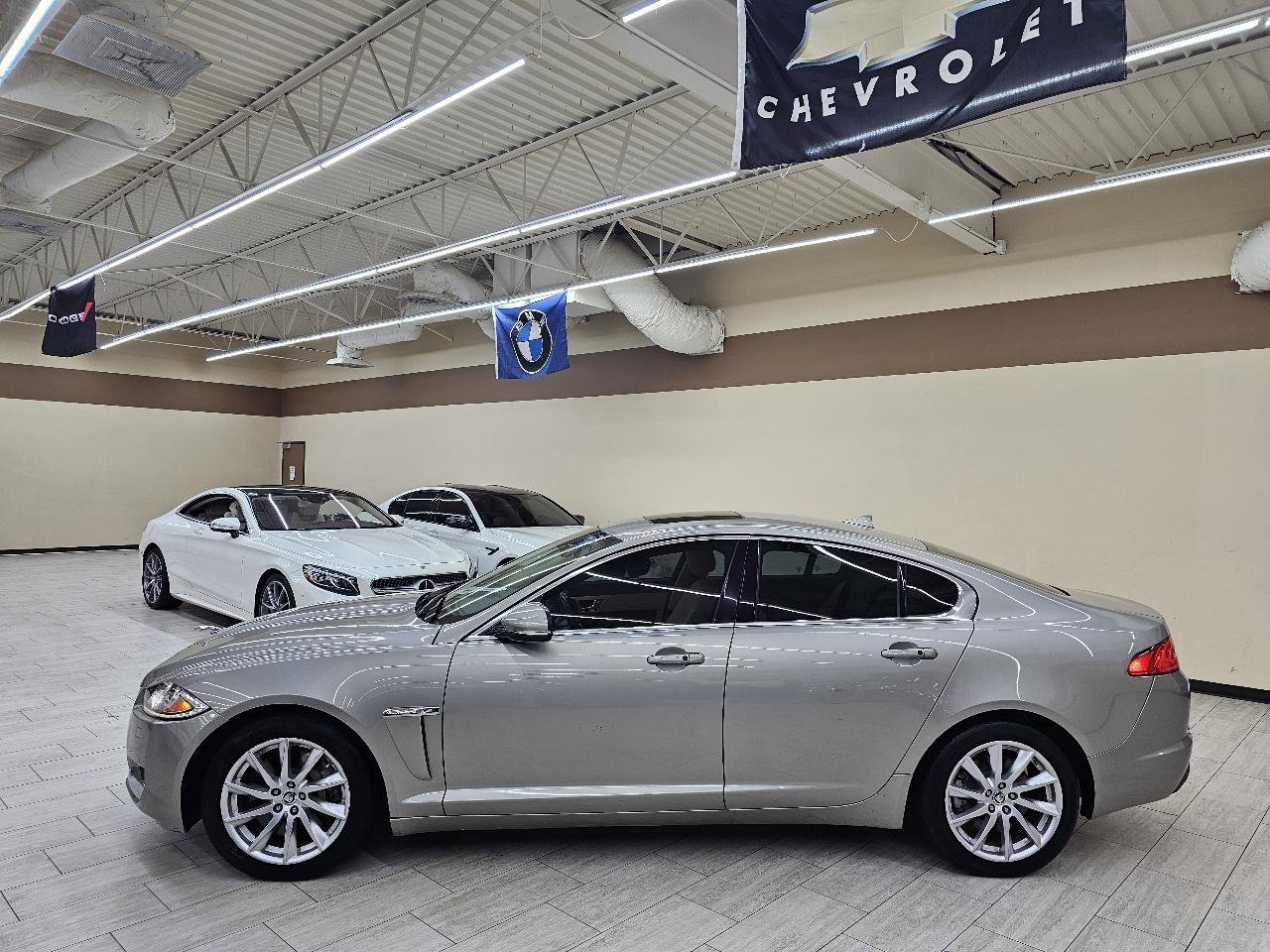 Used 2013 Jaguar XF image 9