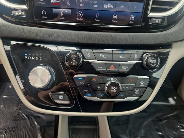 Used 2023 Chrysler Pacifica Touring-L FWD image 26