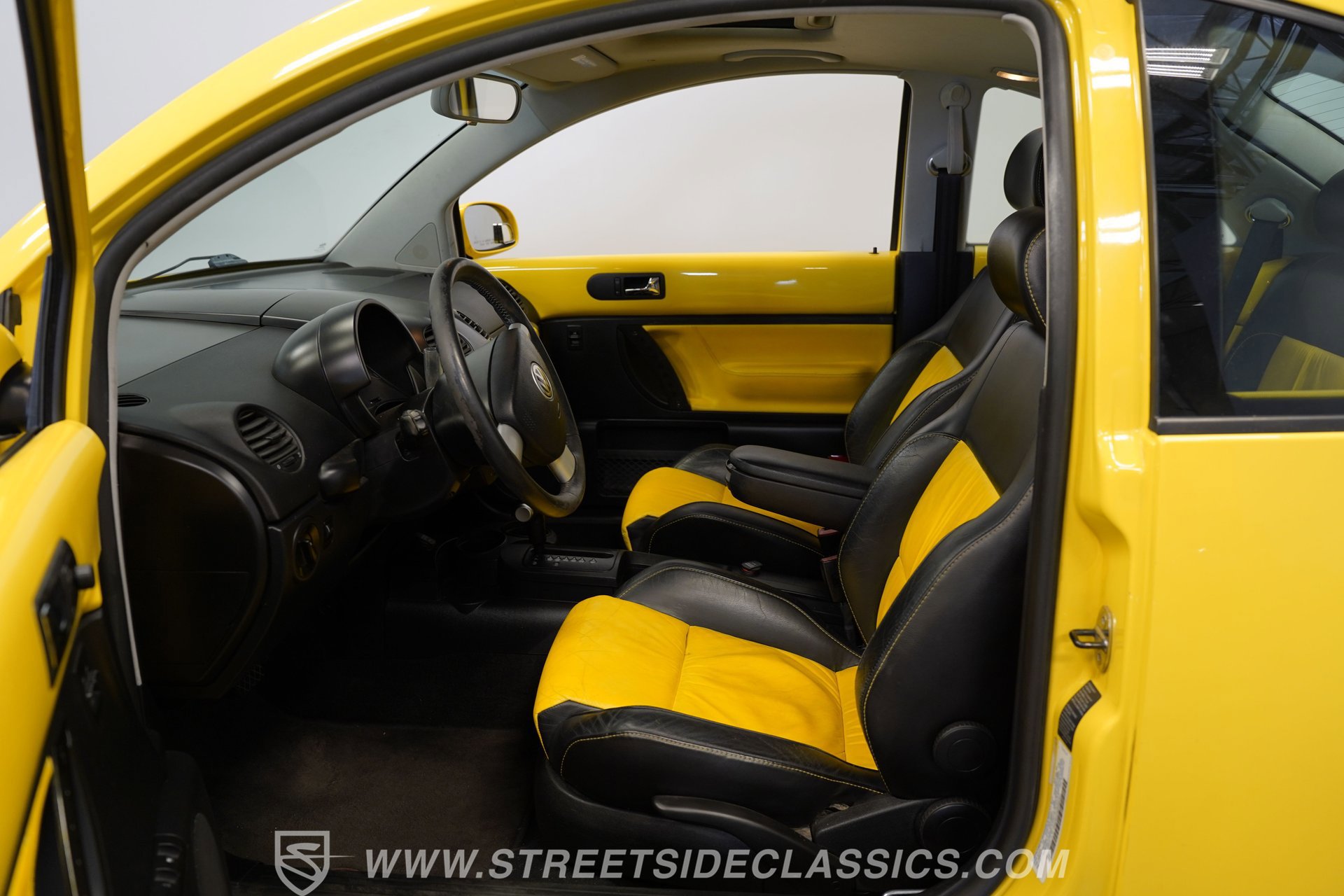 Used 2002 Volkswagen Beetle GLS FWD image 3