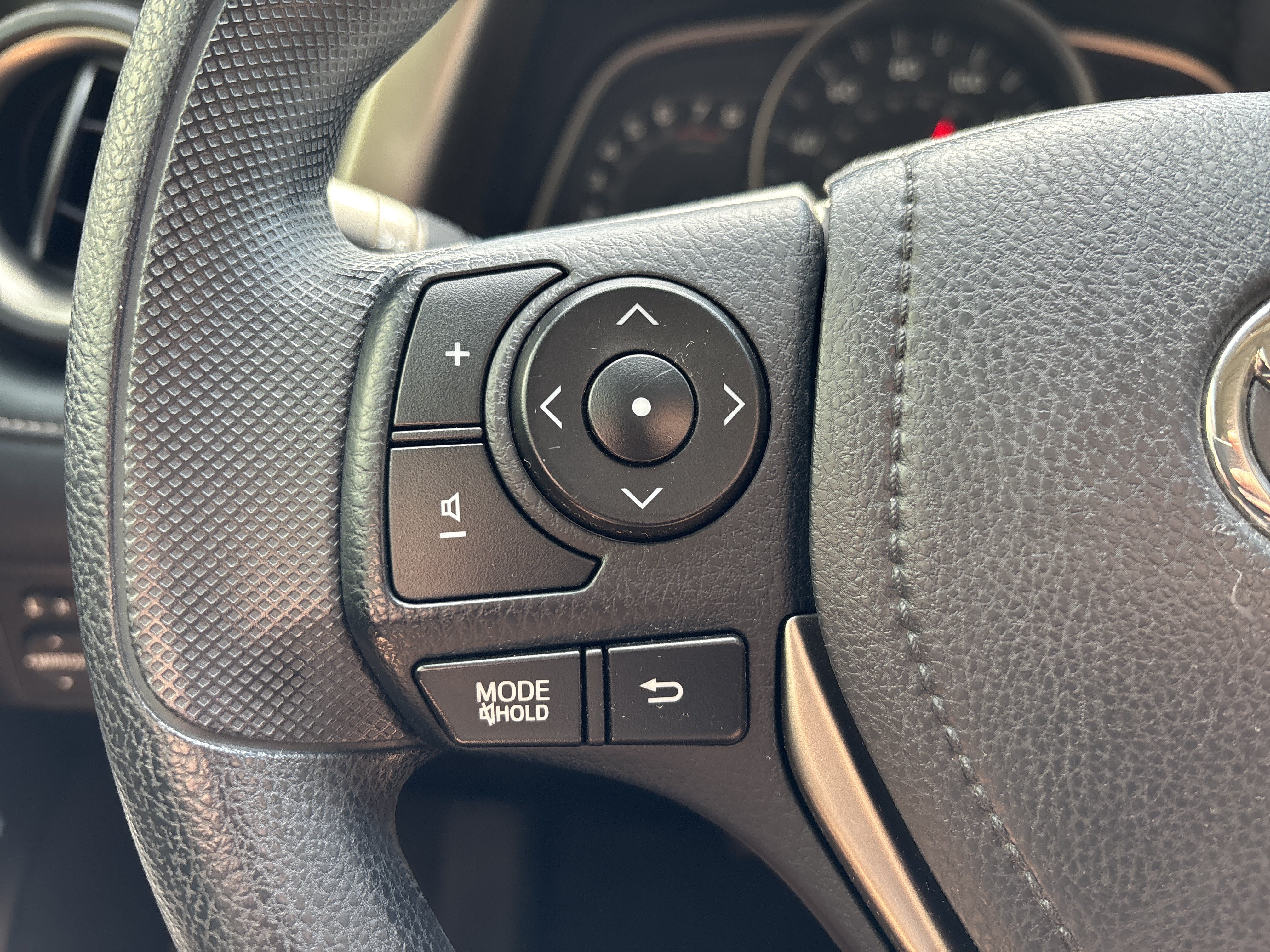 Used 2015 Toyota RAV4 XLE FWD image 18