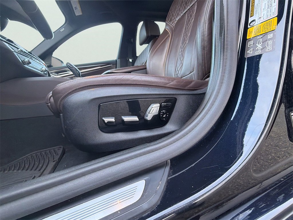 Used 2018 BMW 540i xDrive w/ M Sport Package image 5