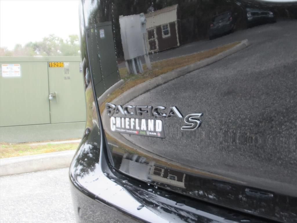 New 2026 Chrysler Pacifica Select w/ S Appearance Package FWD image 8