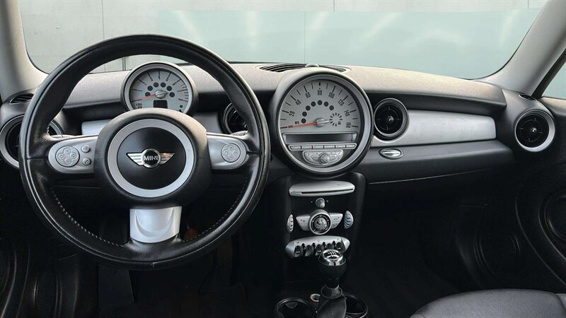 Used 2010 MINI Cooper Hardtop FWD image 9