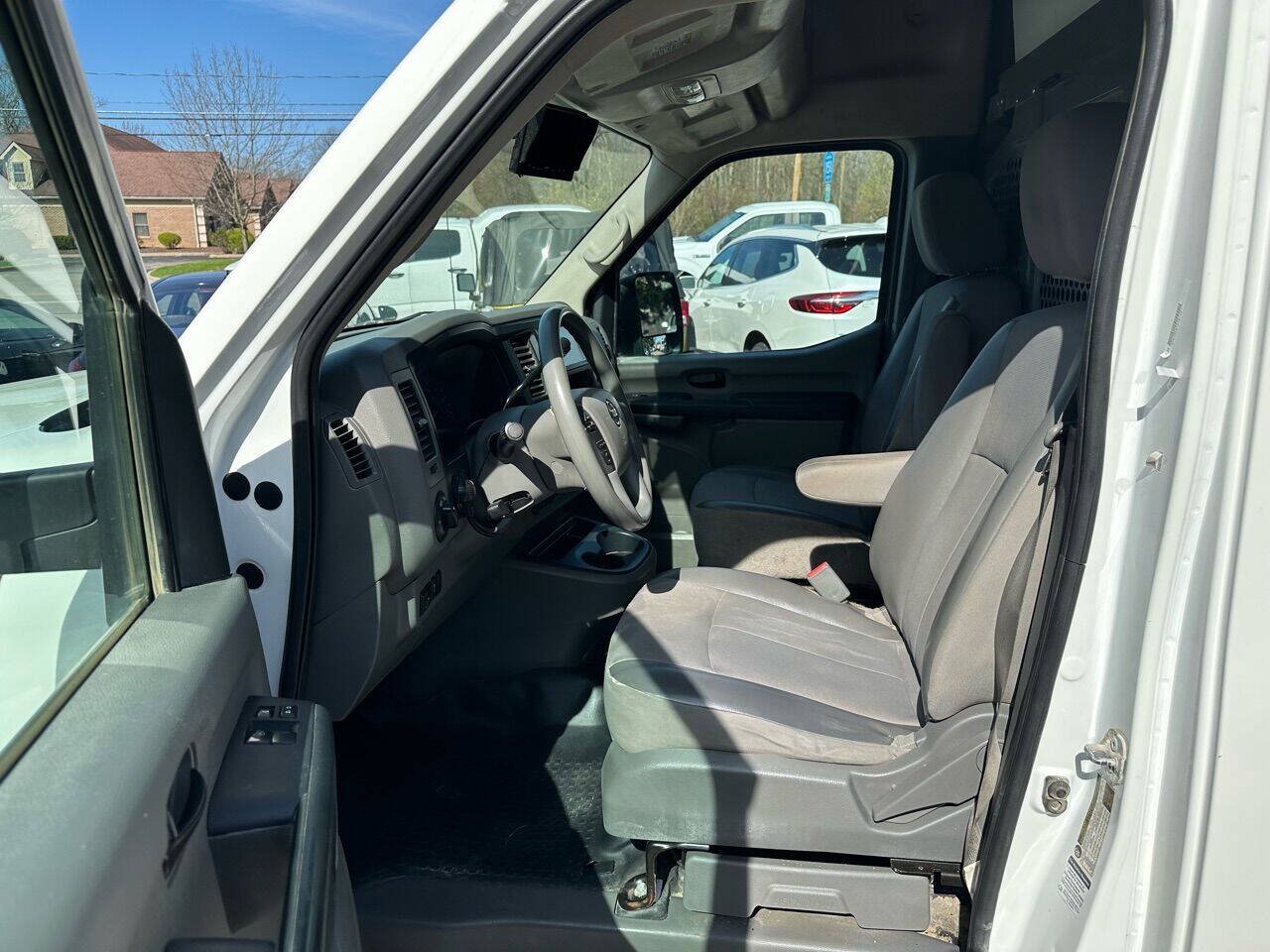 Used 2020 Nissan NV 2500 High Roof RWD image 21