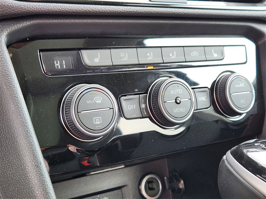 New 2024 Volkswagen Taos SE image 14