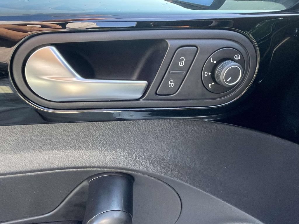 Used 2019 Volkswagen Beetle 2.0T Final Edition SEL FWD image 18