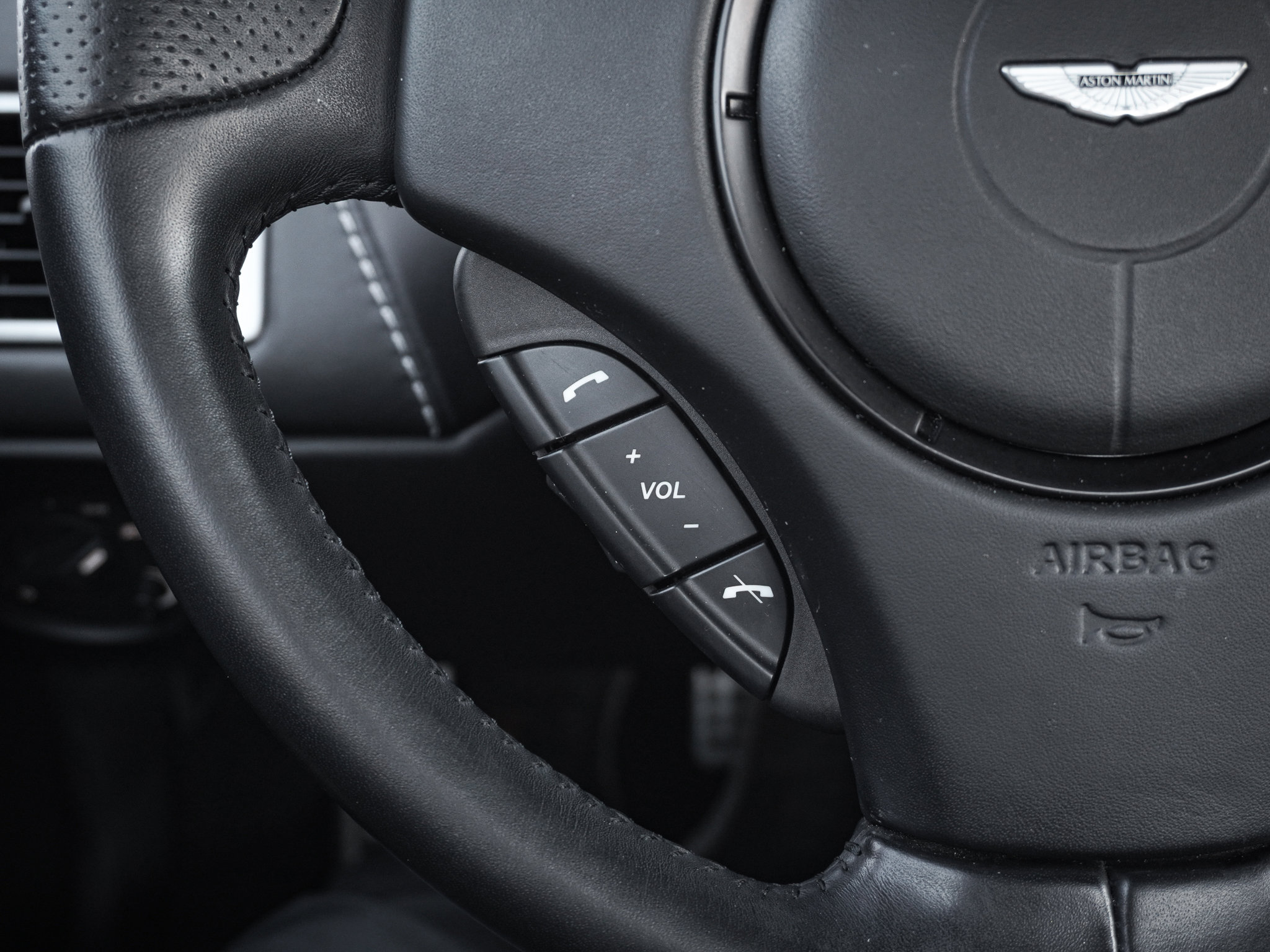 Used 2012 Aston Martin DBS Carbon Black image 18