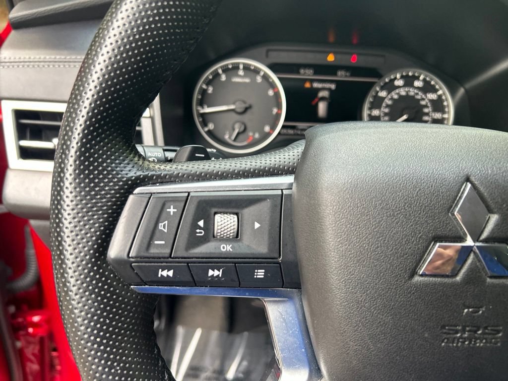 Used 2024 Mitsubishi Outlander AWD image 23