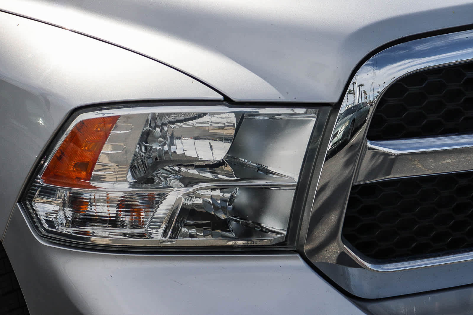 Used 2017 RAM 1500 Classic SLT image 2