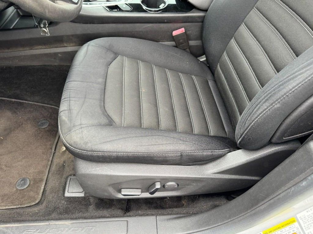 Used 2014 Ford Fusion SE FWD image 14