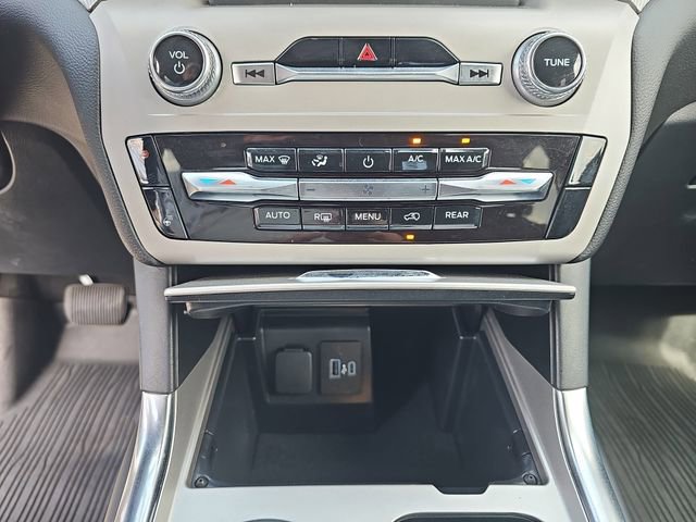 Used 2023 Ford Explorer XLT w/ Equipment Group 202A image 28