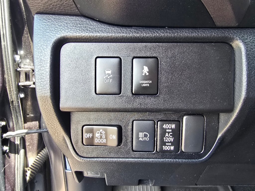 Used 2022 Toyota Tacoma TRD Sport w/ Technology Package RWD image 19