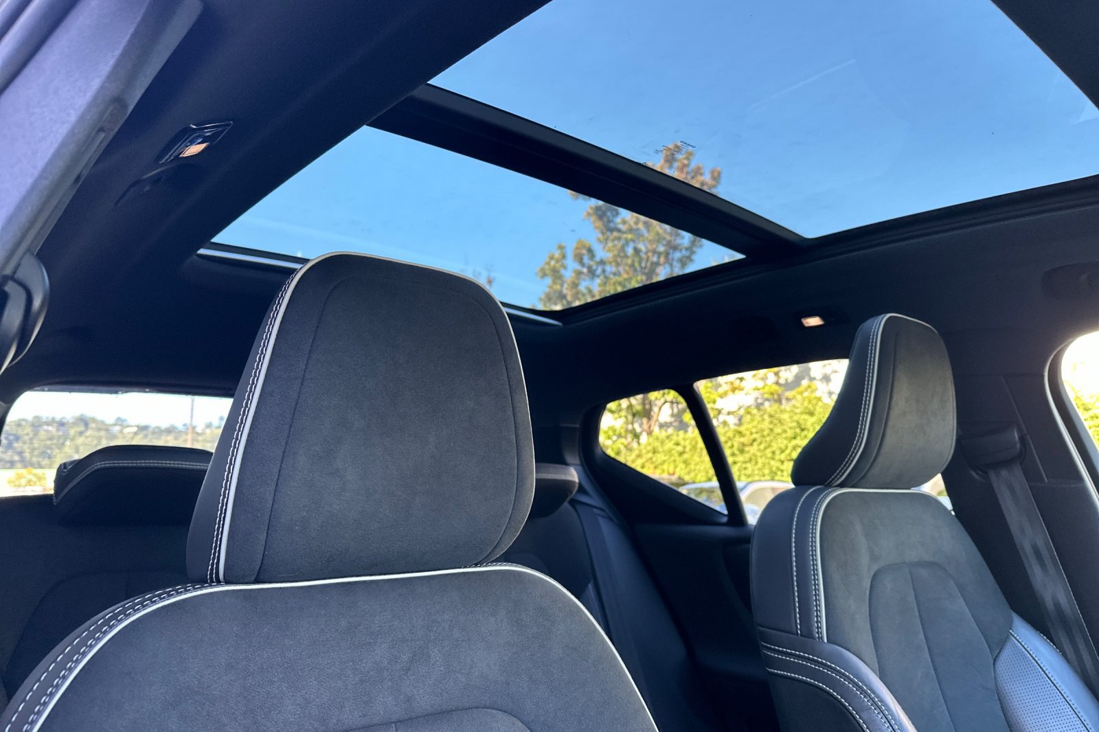 Used 2021 Volvo XC40 P8 Recharge w/ Advanced Package AWD/4WD image 24