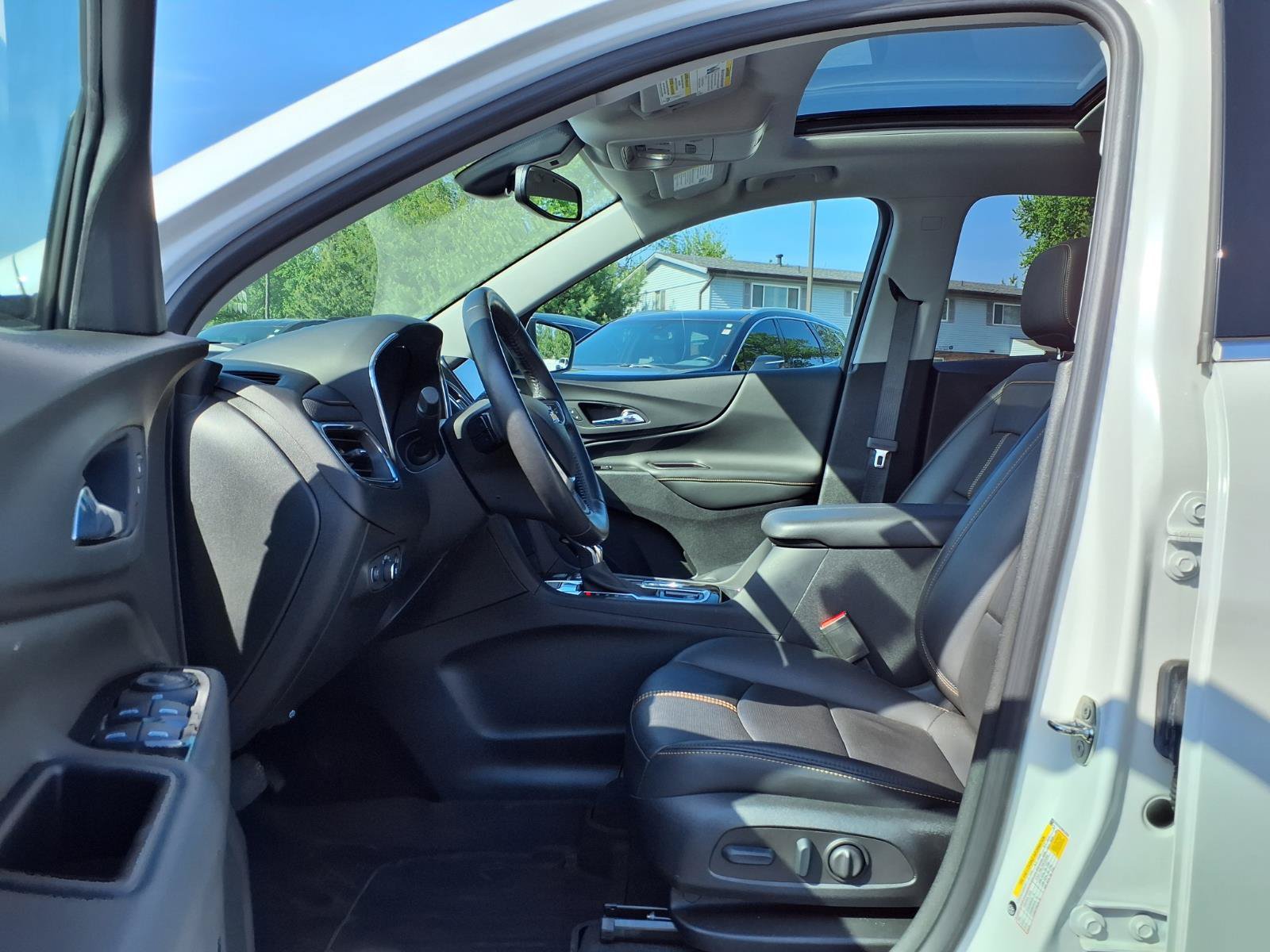 Used 2022 Chevrolet Equinox Premier AWD/4WD image 23
