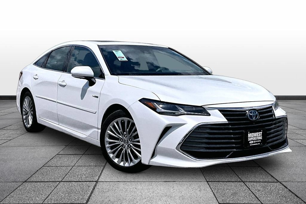 Used 2019 Toyota Avalon Limited w/ Advanced Safety Package FWD image 2