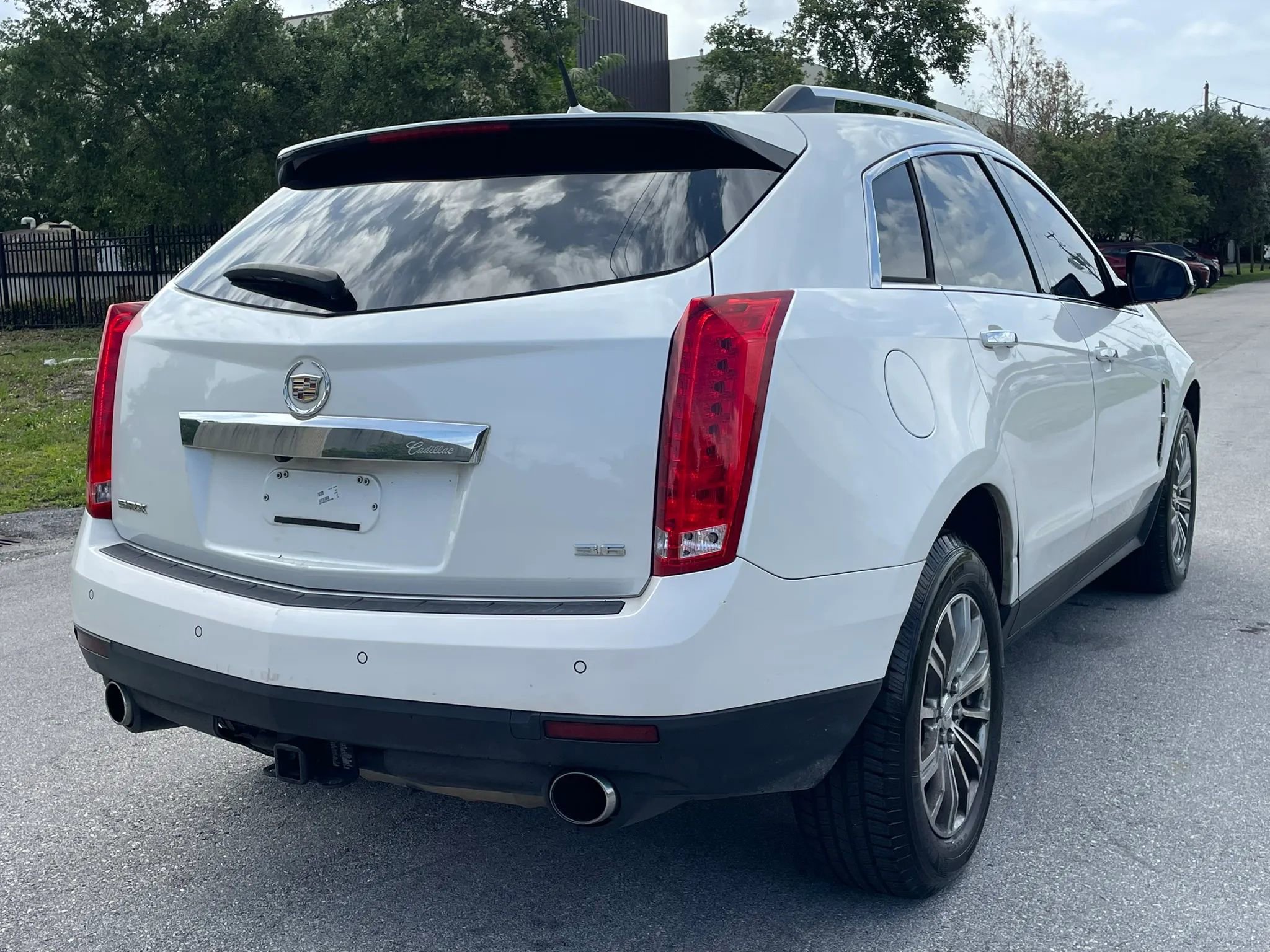 Used 2012 Cadillac SRX Luxury image 7