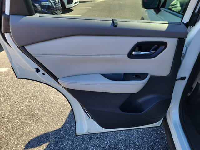 Used 2023 Nissan Rogue SV w/ SV Premium B Package FWD image 15