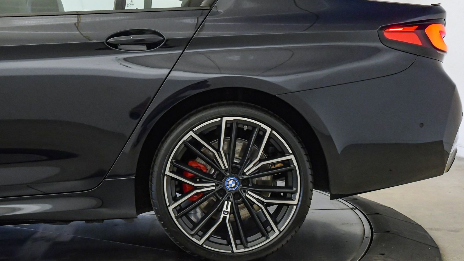 Certified 2023 BMW 530e w/ M Sport Package RWD image 10