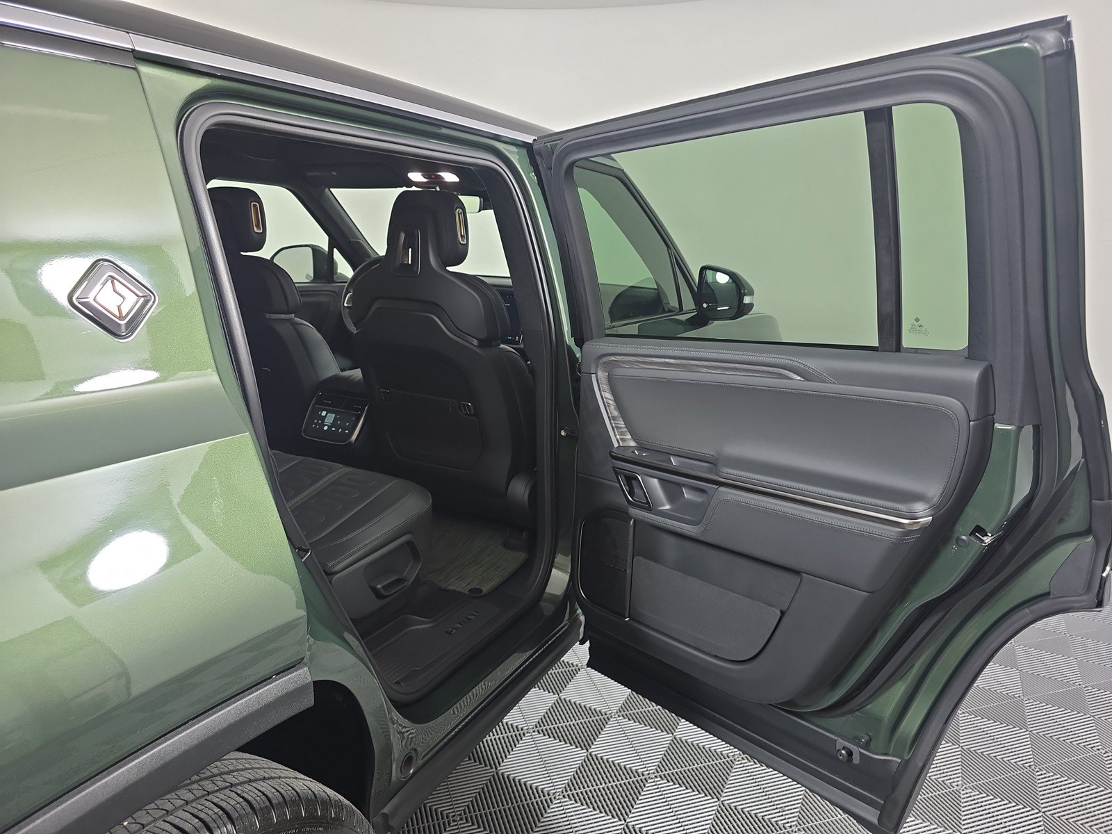 Used 2022 Rivian R1S Launch Edition AWD/4WD image 19