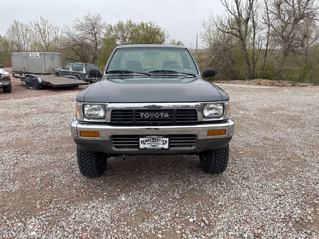 Used 1989 Toyota Pickup Deluxe AWD/4WD image 8