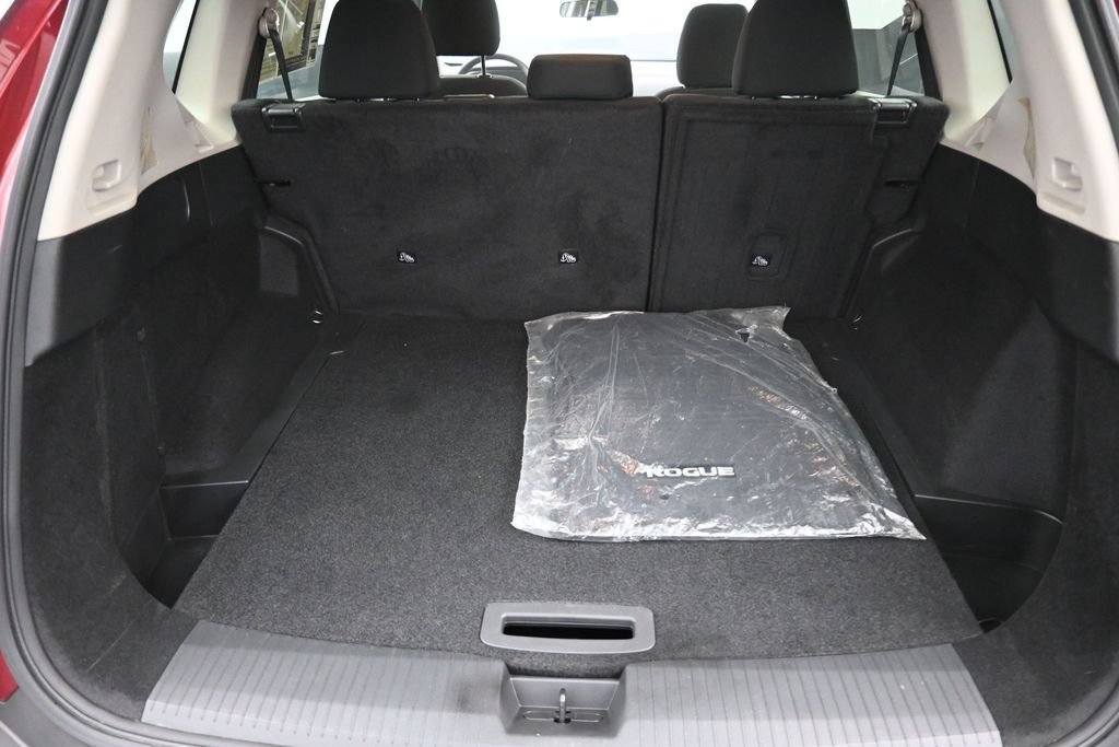 Used 2023 Nissan Rogue S AWD/4WD image 18